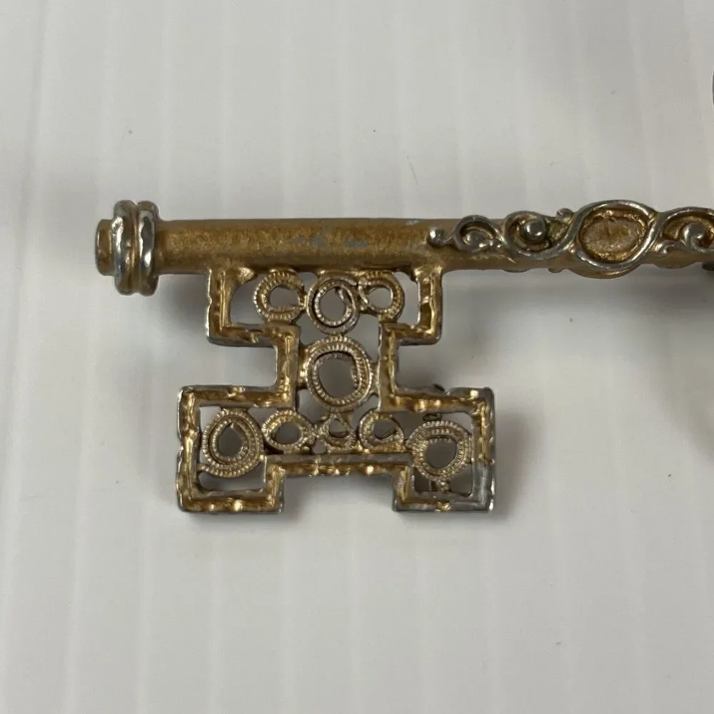 VINTAGE Skeleton Gold Key Brooch / Pin Gold-tone Victorian Style